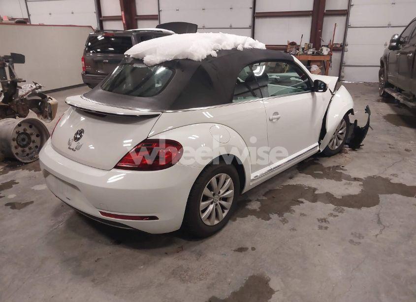 Photo 4 of 2018 Volkswagen Beetle 2.0T COAST/2.0T S/2.0T SE (VIN 3VW5DAAT2JM503503)