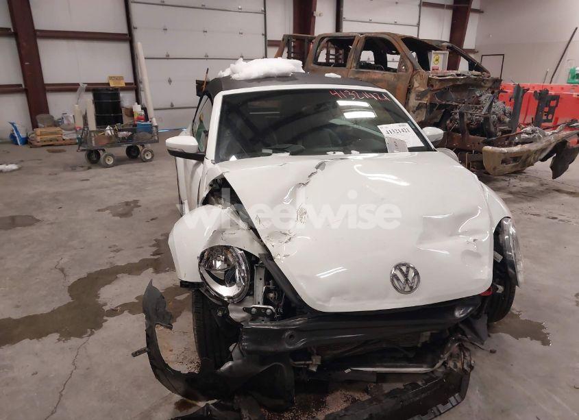 Photo 6 of 2018 Volkswagen Beetle 2.0T COAST/2.0T S/2.0T SE (VIN 3VW5DAAT2JM503503)