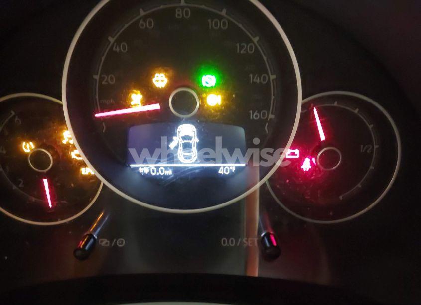 Photo 7 of 2018 Volkswagen Beetle 2.0T COAST/2.0T S/2.0T SE (VIN 3VW5DAAT2JM503503)