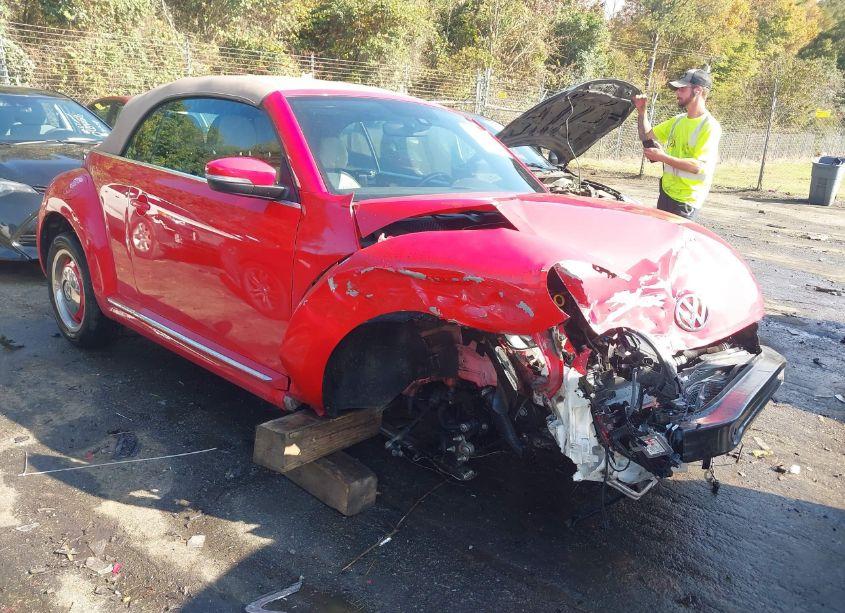 2018 Volkswagen Beetle 2.0T COAST/2.0T S/2.0T SE (VIN 3VW5DAAT3JM502814) main photo