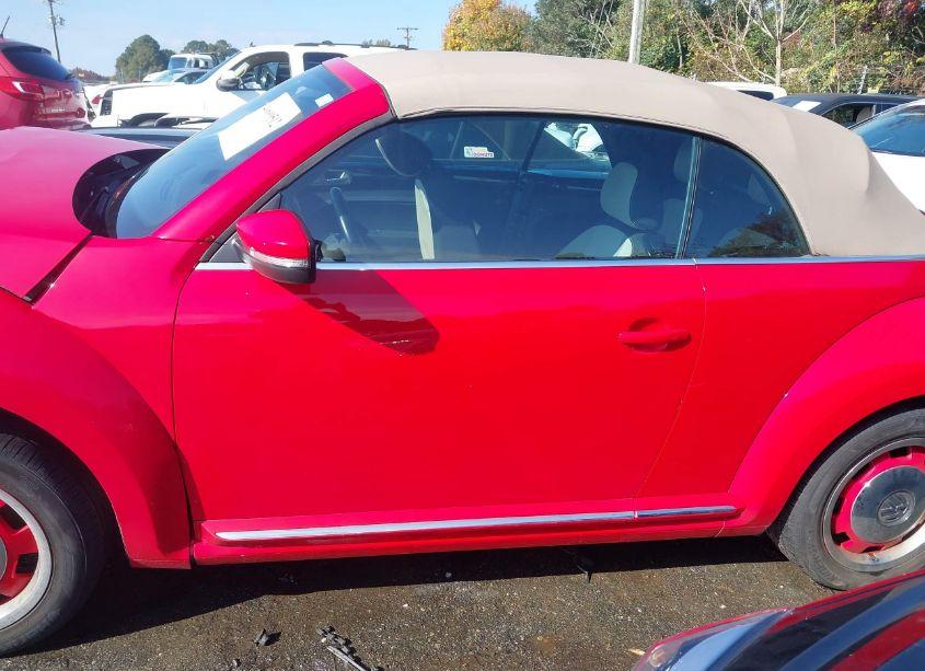 Photo 15 of 2018 Volkswagen Beetle 2.0T COAST/2.0T S/2.0T SE (VIN 3VW5DAAT3JM502814)