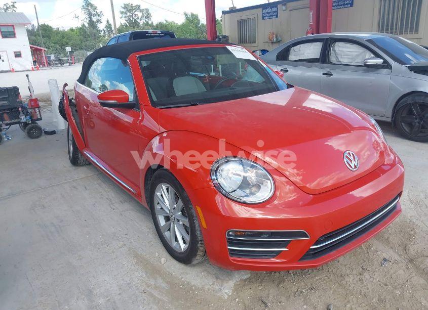 2018 Volkswagen Beetle 2.0T COAST/2.0T S/2.0T SE (VIN 3VW5DAAT3JM506460) main photo