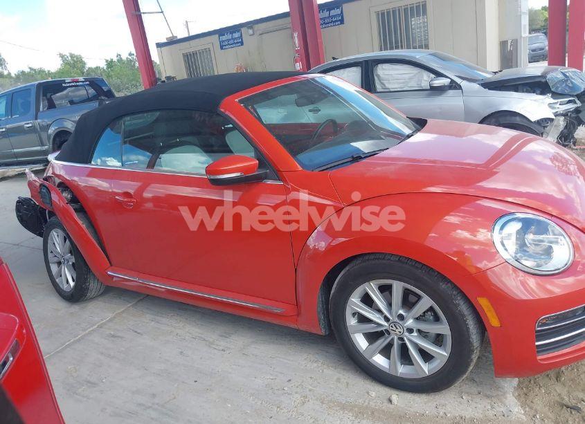 Photo 13 of 2018 Volkswagen Beetle 2.0T COAST/2.0T S/2.0T SE (VIN 3VW5DAAT3JM506460)