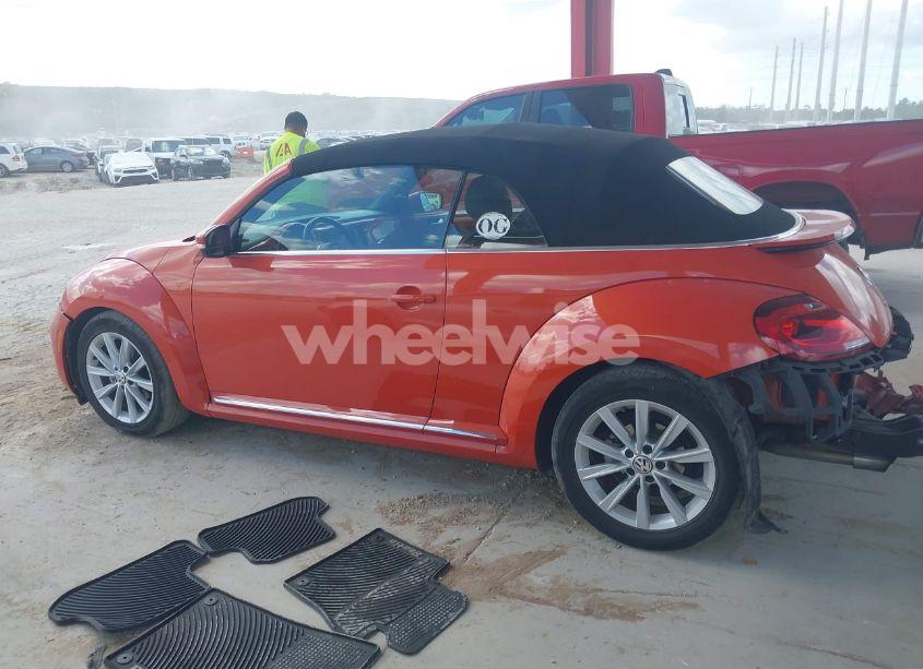 Photo 14 of 2018 Volkswagen Beetle 2.0T COAST/2.0T S/2.0T SE (VIN 3VW5DAAT3JM506460)