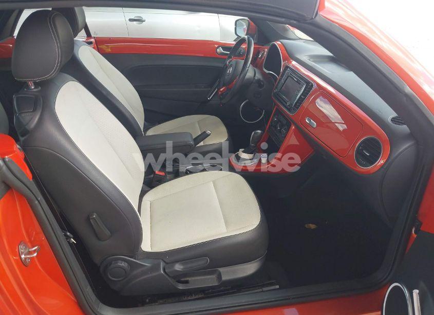 Photo 5 of 2018 Volkswagen Beetle 2.0T COAST/2.0T S/2.0T SE (VIN 3VW5DAAT3JM506460)