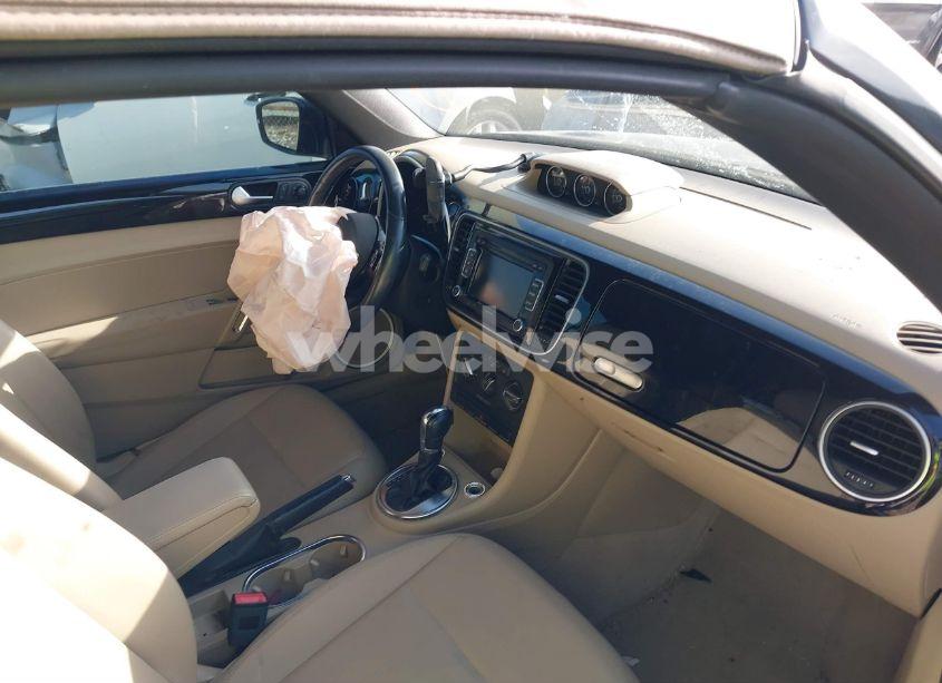 Photo 5 of 2013 Volkswagen Beetle 2.0L TDI (VIN 3VW5L7AT0DM802773)