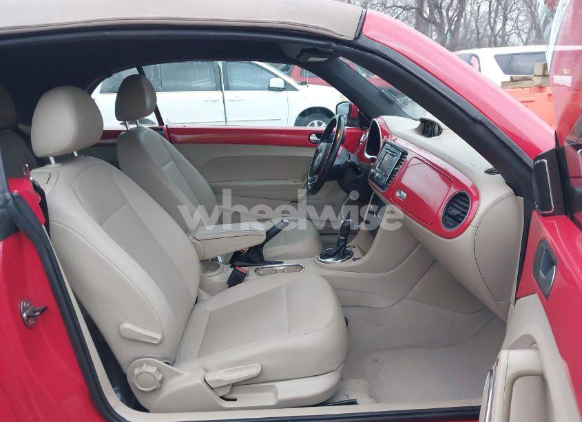 Photo 5 of 2014 Volkswagen Beetle 2.0L TDI (VIN 3VW5L7AT4EM805600)