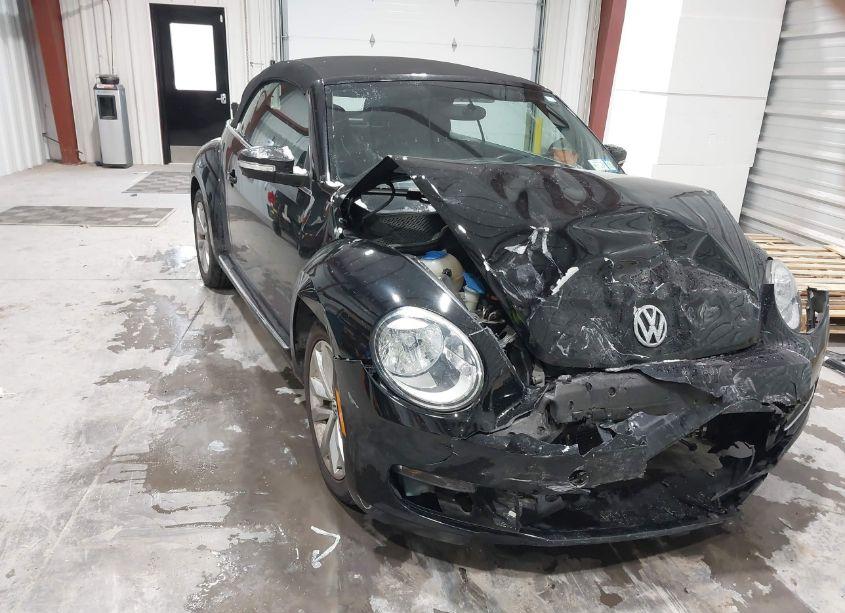 2013 Volkswagen Beetle 2.0L TDI (VIN 3VW5L7ATXDM815899) main photo