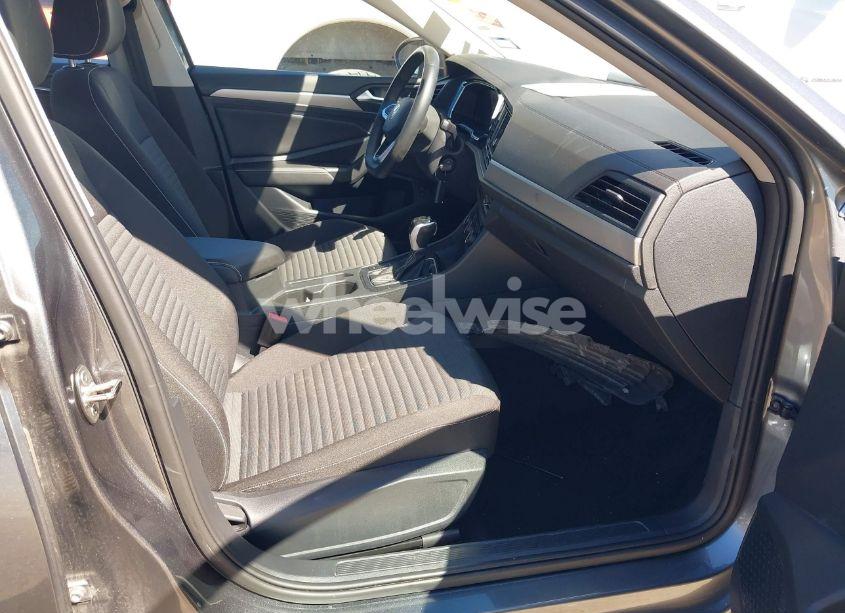 Photo 5 of 2024 Volkswagen Jetta 1.5T S (VIN 3VW5M7BU0RM006679)