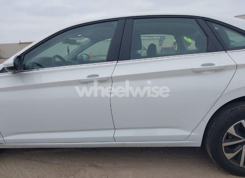 Photo 14 of 2024 Volkswagen Jetta 1.5T S (VIN 3VW5M7BU1RM010806)