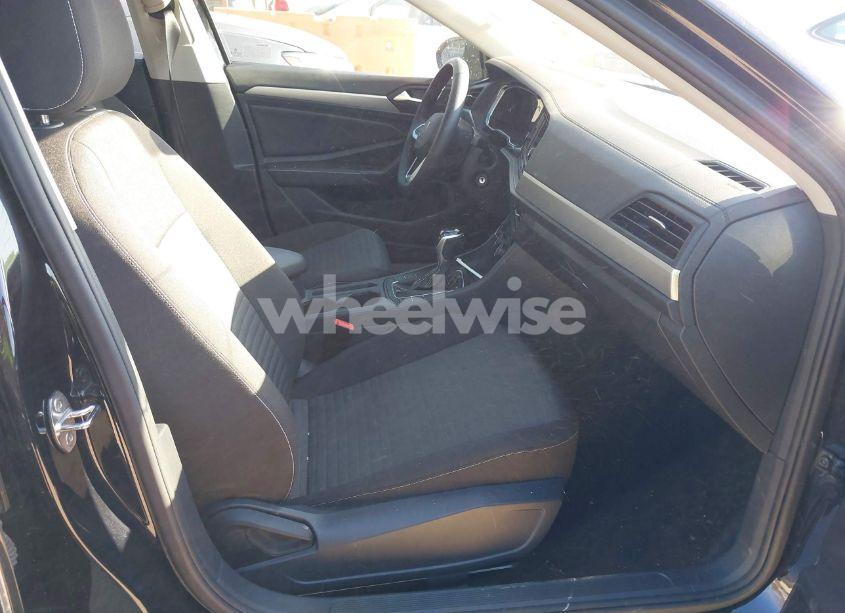 Photo 5 of 2024 Volkswagen Jetta 1.5T S (VIN 3VW5M7BU2RM050831)