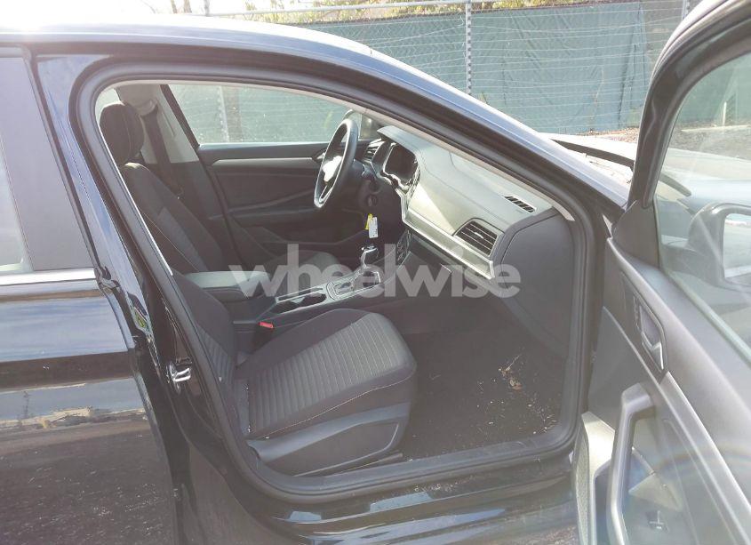 Photo 5 of 2024 Volkswagen Jetta 1.5T S (VIN 3VW5M7BU3RM009804)