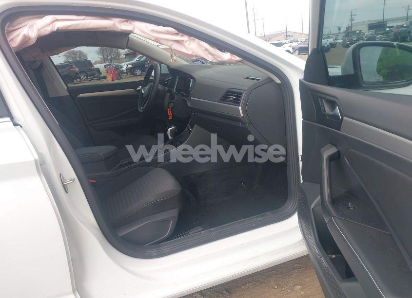 Photo 5 of 2024 Volkswagen Jetta 1.5T S (VIN 3VW5M7BU3RM095888)