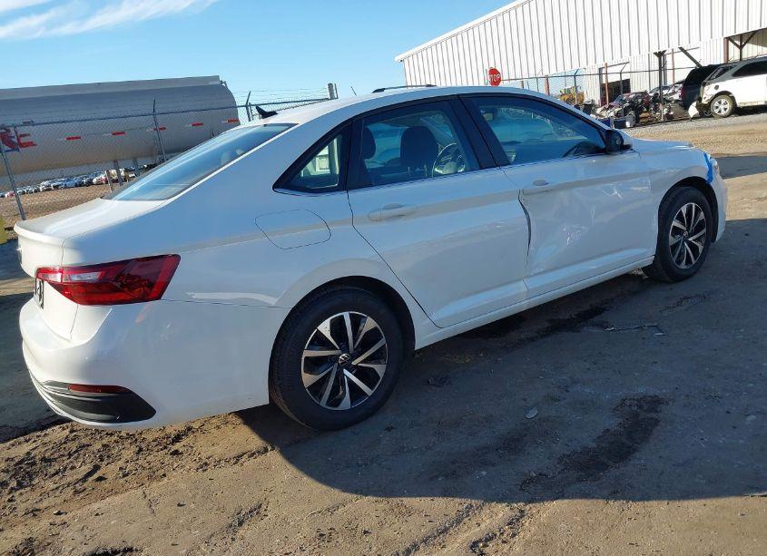 Photo 4 of 2024 Volkswagen Jetta (VIN 3VW5M7BU5RM002451)