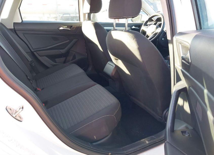 Photo 8 of 2024 Volkswagen Jetta (VIN 3VW5M7BU5RM002451)