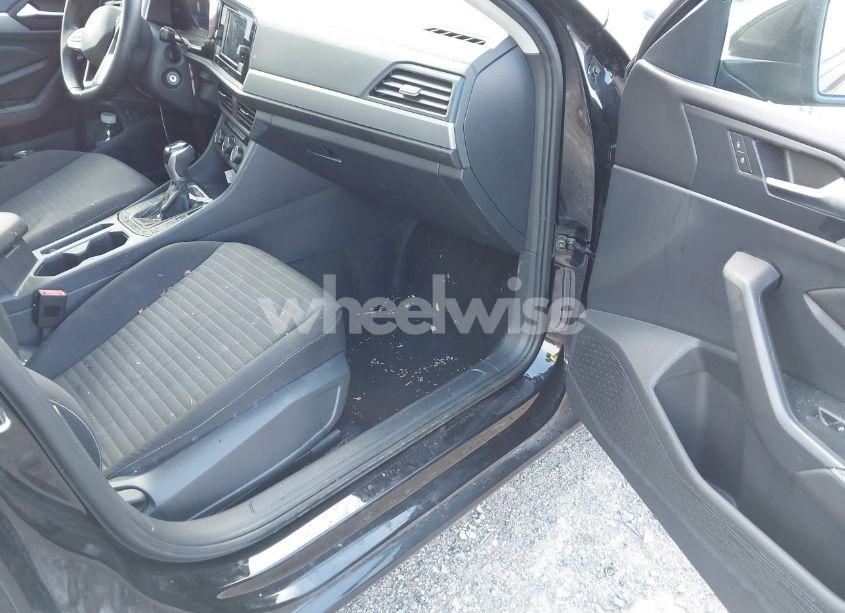 Photo 5 of 2024 Volkswagen Jetta 1.5T S (VIN 3VW5M7BU8RM040272)