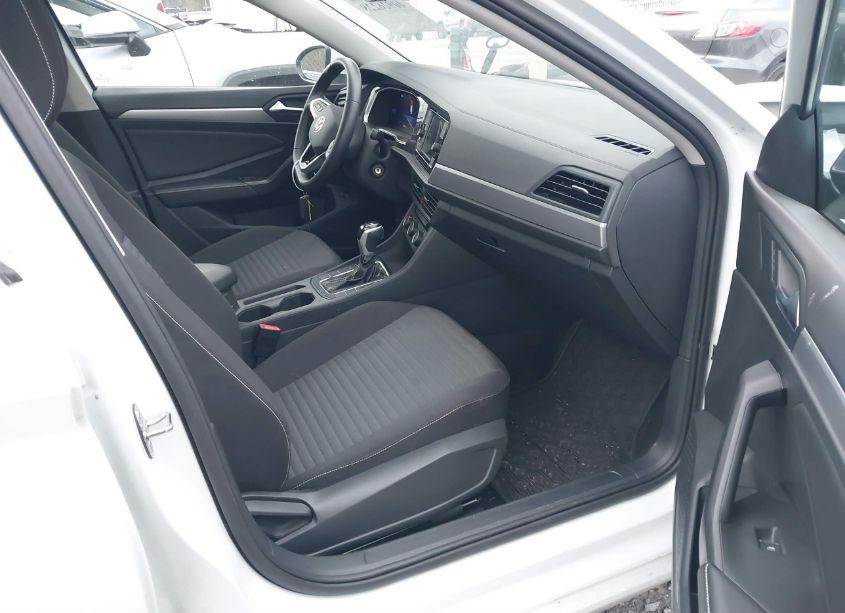 Photo 5 of 2024 Volkswagen Jetta 1.5T S (VIN 3VW5M7BU9RM022685)