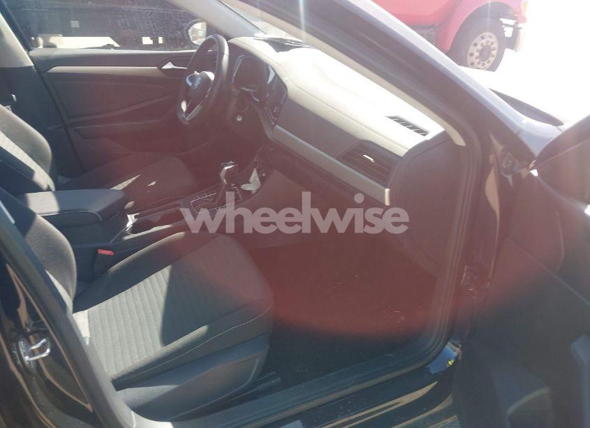 Photo 5 of 2024 Volkswagen Jetta 1.5T S (VIN 3VW5M7BUXRM050284)