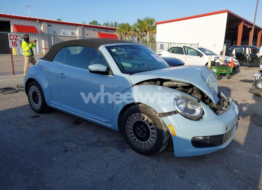 2013 Volkswagen Beetle 2.5L (VIN 3VW5P7AT0DM812482) main photo