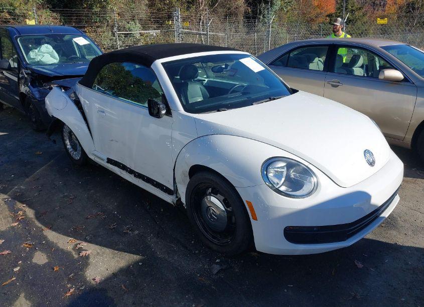 2013 Volkswagen Beetle 2.5L (VIN 3VW5P7AT1DM823054) main photo