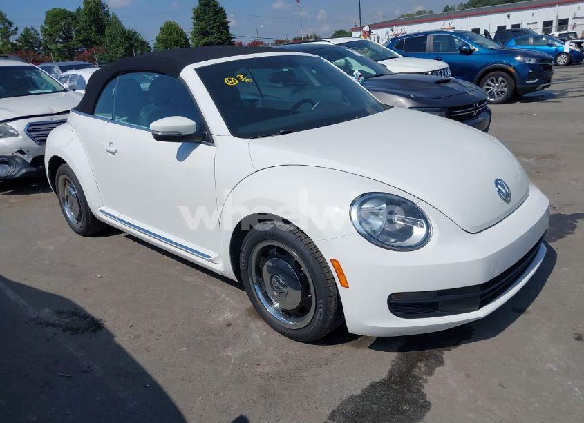 2013 Volkswagen Beetle 2.5L (VIN 3VW5P7AT2DM806148) main photo