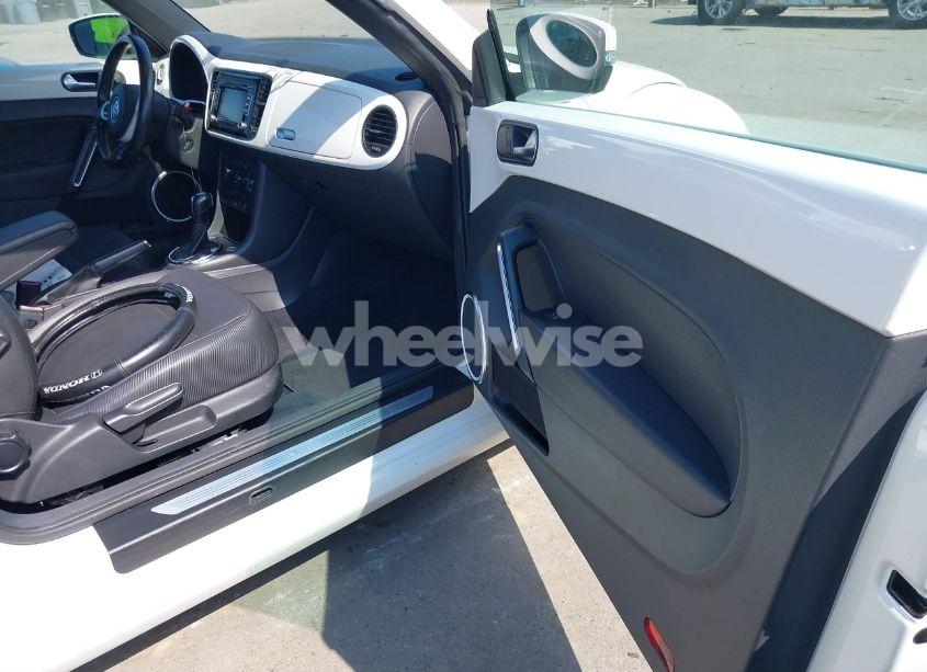 Photo 5 of 2013 Volkswagen Beetle 2.5L (VIN 3VW5P7AT2DM806148)