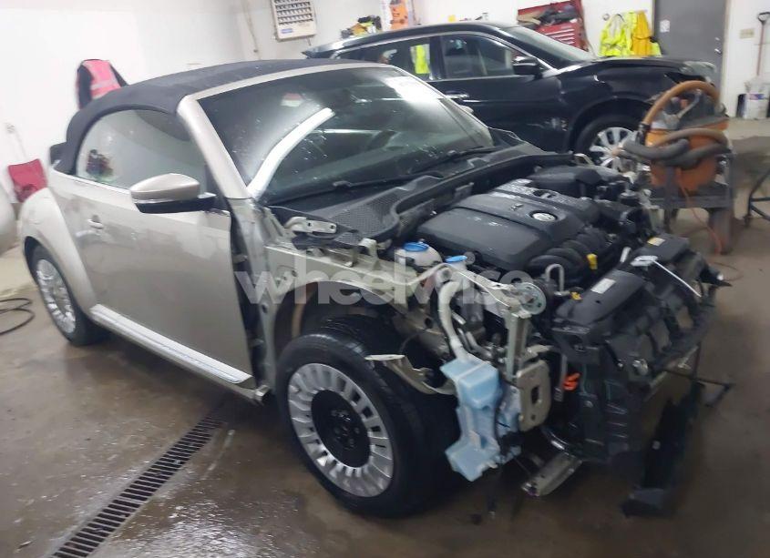 2014 Volkswagen Beetle 2.5L (VIN 3VW5P7AT2EM804529) main photo