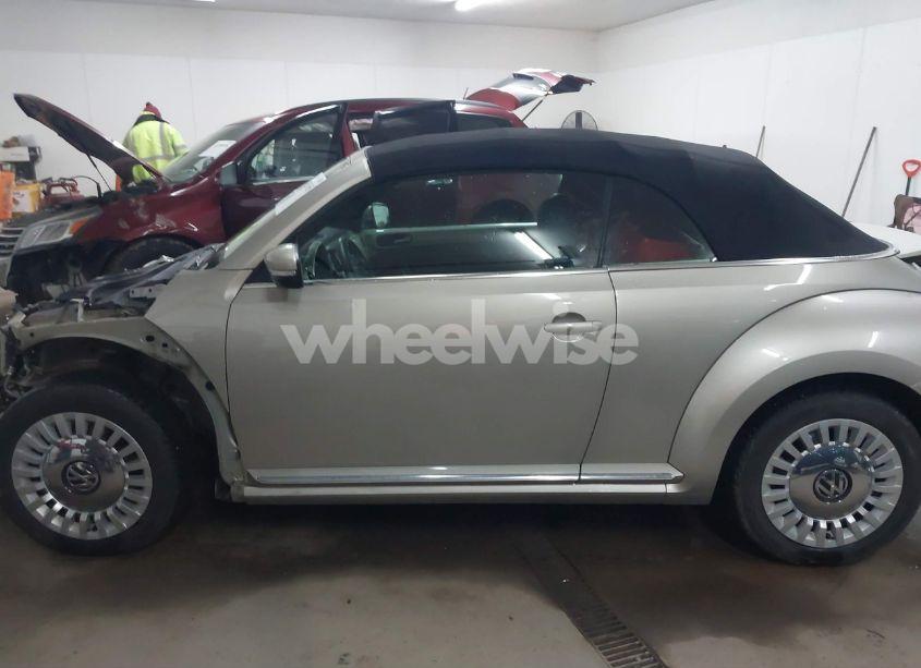 Photo 15 of 2014 Volkswagen Beetle 2.5L (VIN 3VW5P7AT2EM804529)