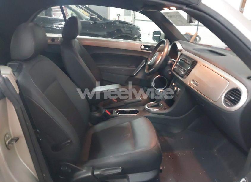 Photo 5 of 2014 Volkswagen Beetle 2.5L (VIN 3VW5P7AT2EM804529)