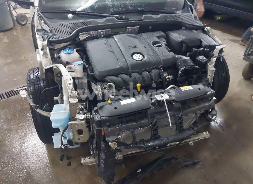 Photo 6 of 2014 Volkswagen Beetle 2.5L (VIN 3VW5P7AT2EM804529)