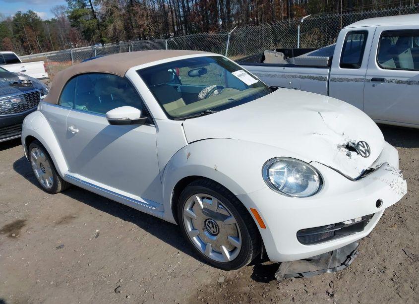 2014 Volkswagen Beetle 2.5L (VIN 3VW5P7AT3EM801090) main photo
