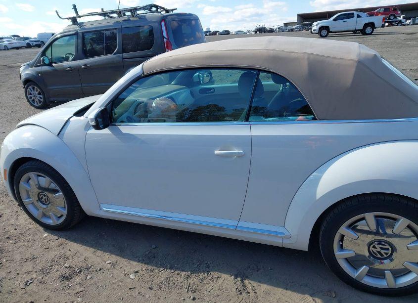 Photo 14 of 2014 Volkswagen Beetle 2.5L (VIN 3VW5P7AT3EM801090)