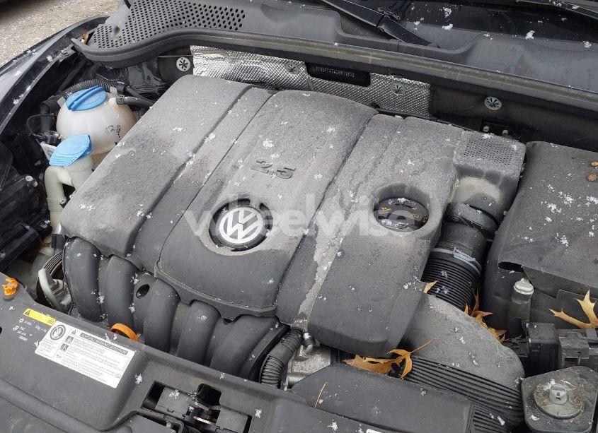 Photo 10 of 2013 Volkswagen Beetle 2.5L (VIN 3VW5P7AT4DM811853)