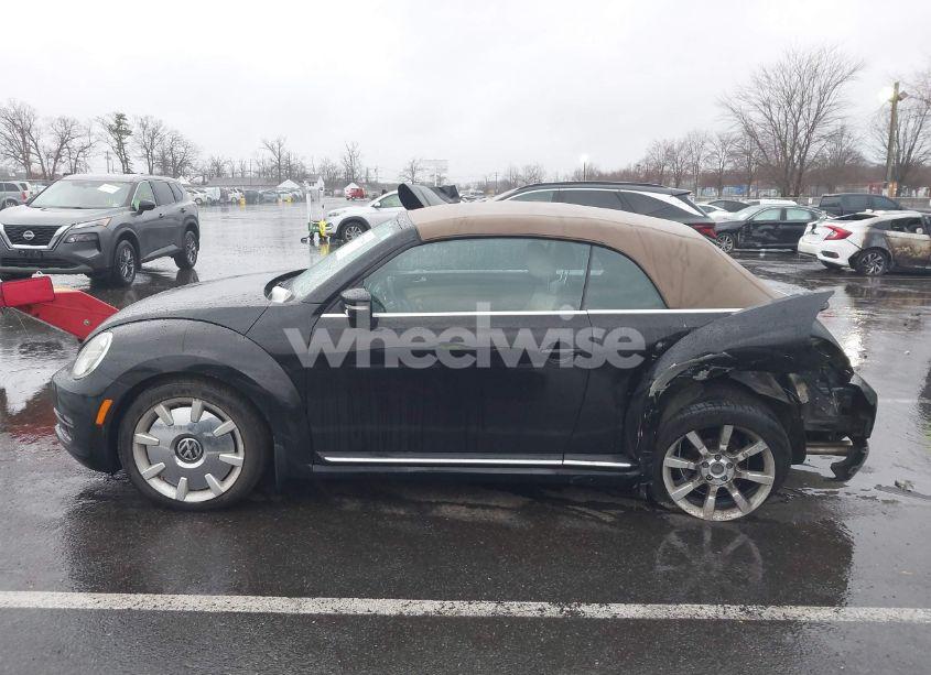Photo 13 of 2013 Volkswagen Beetle 2.5L (VIN 3VW5P7AT8DM832656)