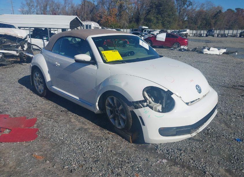 2014 Volkswagen Beetle 2.5L (VIN 3VW5P7AT8EM806513) main photo