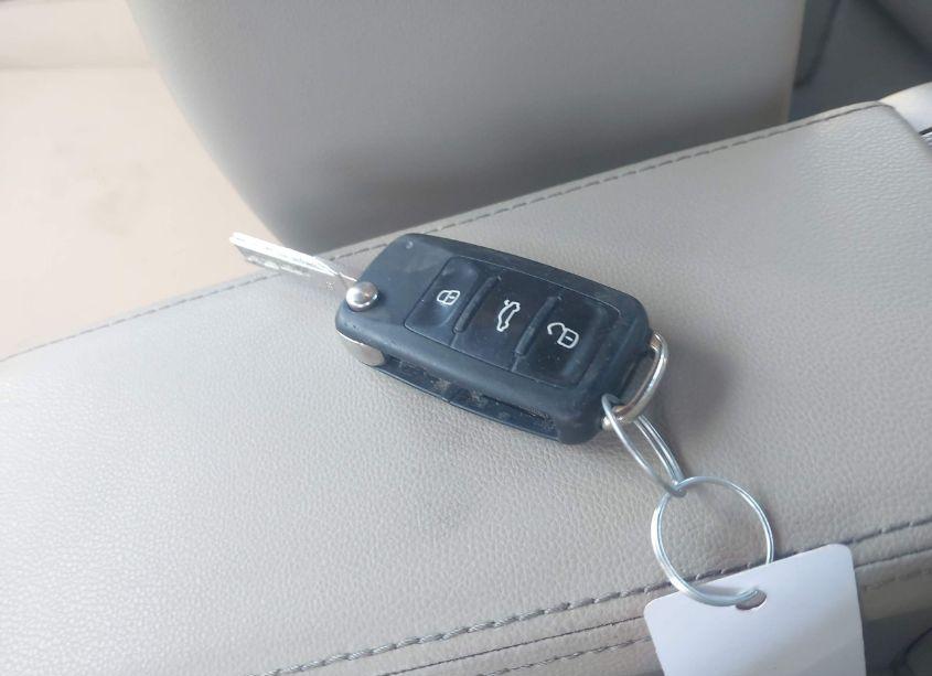 Photo 10 of 2014 Volkswagen Beetle 2.5L (VIN 3VW5P7AT8EM806513)