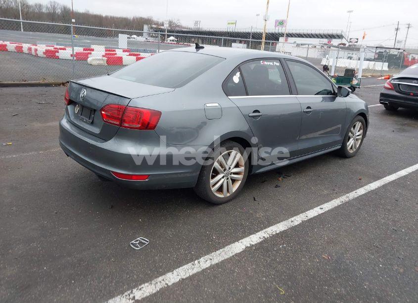 Photo 4 of 2014 Volkswagen Jetta GLI (VIN 3VW5T7AJ0EM368256)