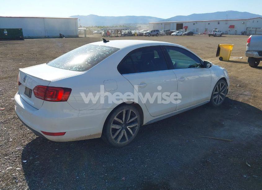 Photo 4 of 2013 Volkswagen Jetta (VIN 3VW5T7AJ9DM434883)