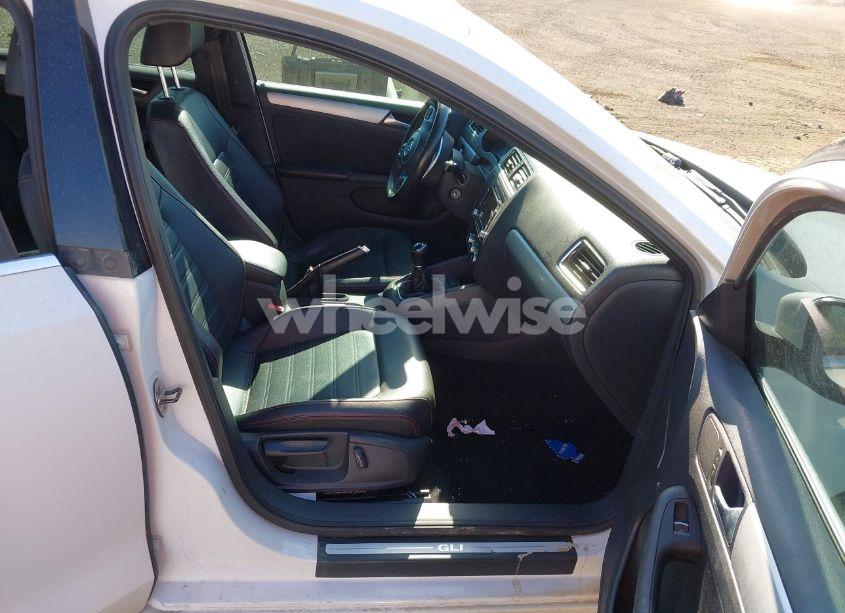 Photo 5 of 2013 Volkswagen Jetta (VIN 3VW5T7AJ9DM434883)