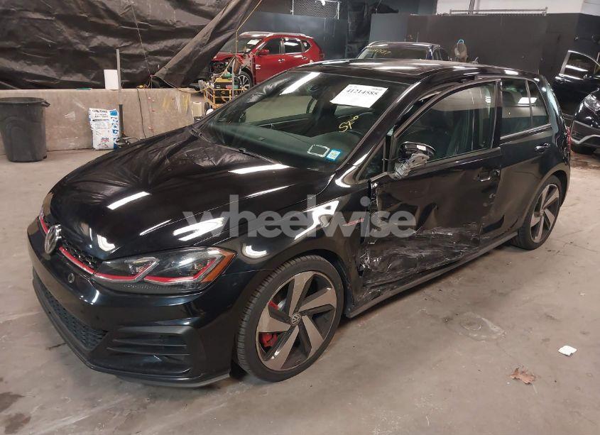Photo 2 of 2019 Volkswagen Gti S/SE/AUTOBAHN/RABBIT EDITION (VIN 3VW5T7AU0KM025789)