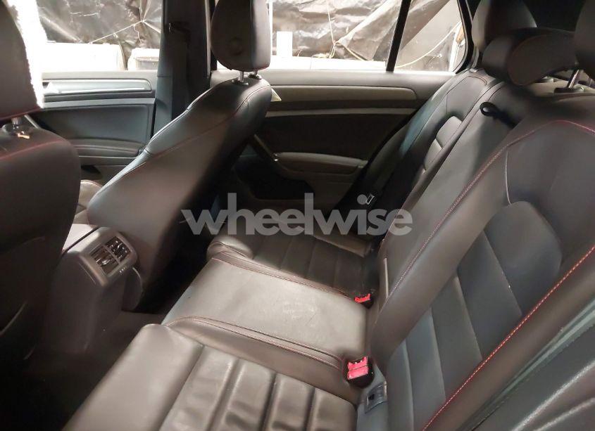 Photo 8 of 2019 Volkswagen Gti S/SE/AUTOBAHN/RABBIT EDITION (VIN 3VW5T7AU0KM025789)