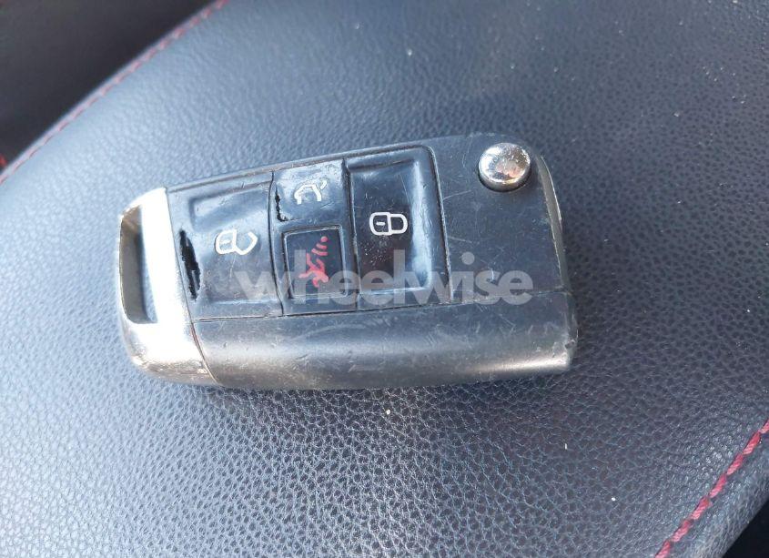 Photo 11 of 2015 Volkswagen Golf GTI 2.0T SE 4-DOOR (VIN 3VW5T7AU1FM067068)