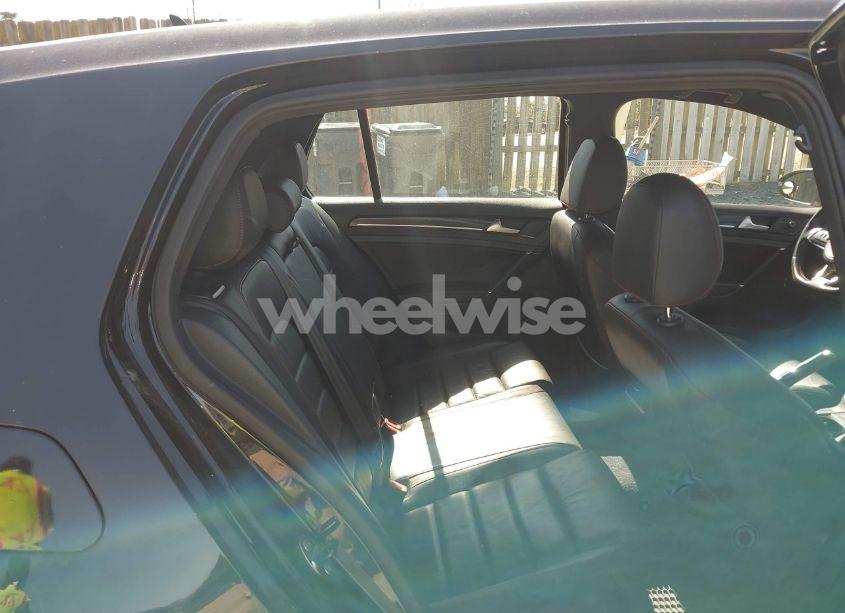 Photo 8 of 2015 Volkswagen Golf GTI 2.0T SE 4-DOOR (VIN 3VW5T7AU1FM067068)