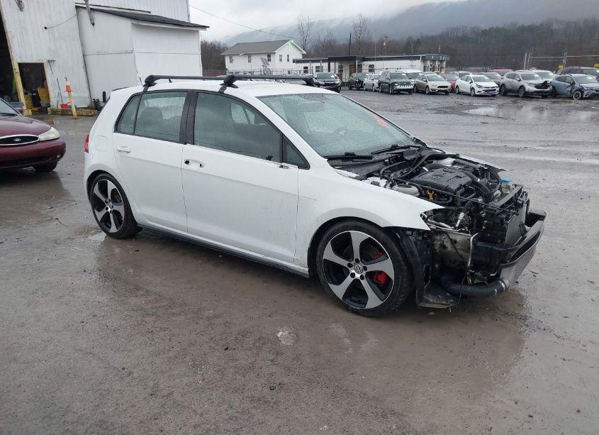 2015 Volkswagen Golf GTI 2.0T S 4-DOOR (VIN 3VW5T7AU1FM068205) main photo