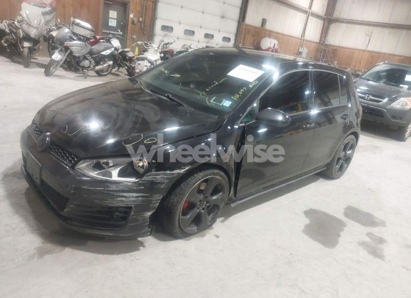 Photo 2 of 2015 Volkswagen Golf GTI 2.0T SE 4-DOOR (VIN 3VW5T7AU2FM086857)