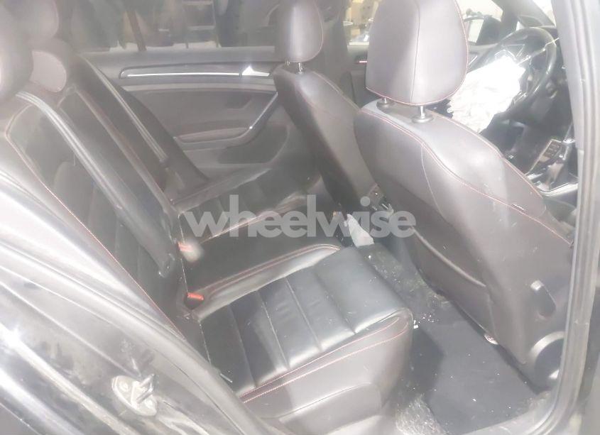 Photo 8 of 2015 Volkswagen Golf GTI 2.0T SE 4-DOOR (VIN 3VW5T7AU2FM086857)