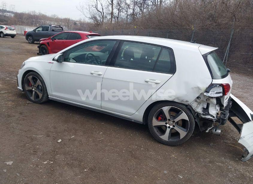 Photo 3 of 2019 Volkswagen Golf GTI 2.0T AUTOBAHN/2.0T RABBIT EDITION/2.0T S/2.0T SE (VIN 3VW5T7AU3KM010736)