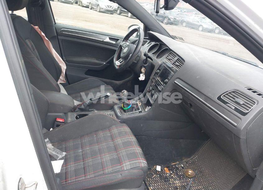 Photo 5 of 2019 Volkswagen Golf GTI 2.0T AUTOBAHN/2.0T RABBIT EDITION/2.0T S/2.0T SE (VIN 3VW5T7AU3KM010736)