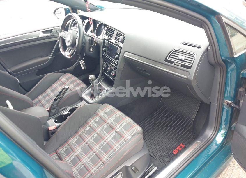 Photo 5 of 2019 Volkswagen Golf GTI 2.0T AUTOBAHN/2.0T RABBIT EDITION/2.0T S/2.0T SE (VIN 3VW5T7AU5KM025738)