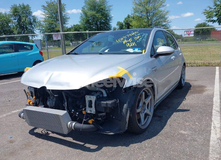 Photo 2 of 2015 Volkswagen Golf GTI 2.0T AUTOBAHN 4-DOOR (VIN 3VW5T7AU6FM007772)